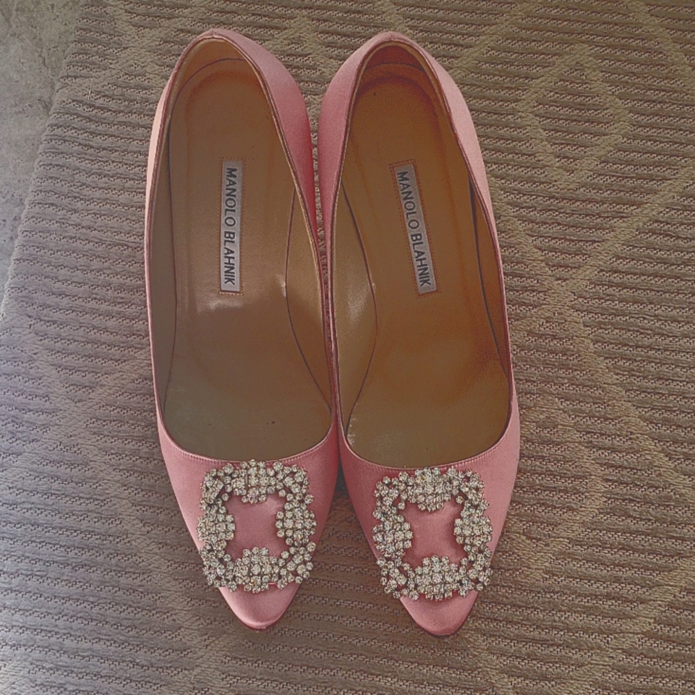 Manolo blahnik hanging pink satin pumps